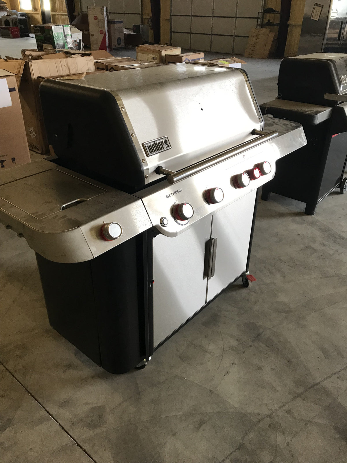 Weber Lot 4 Wholesale Pallet | 3 Customer Return Free Standing