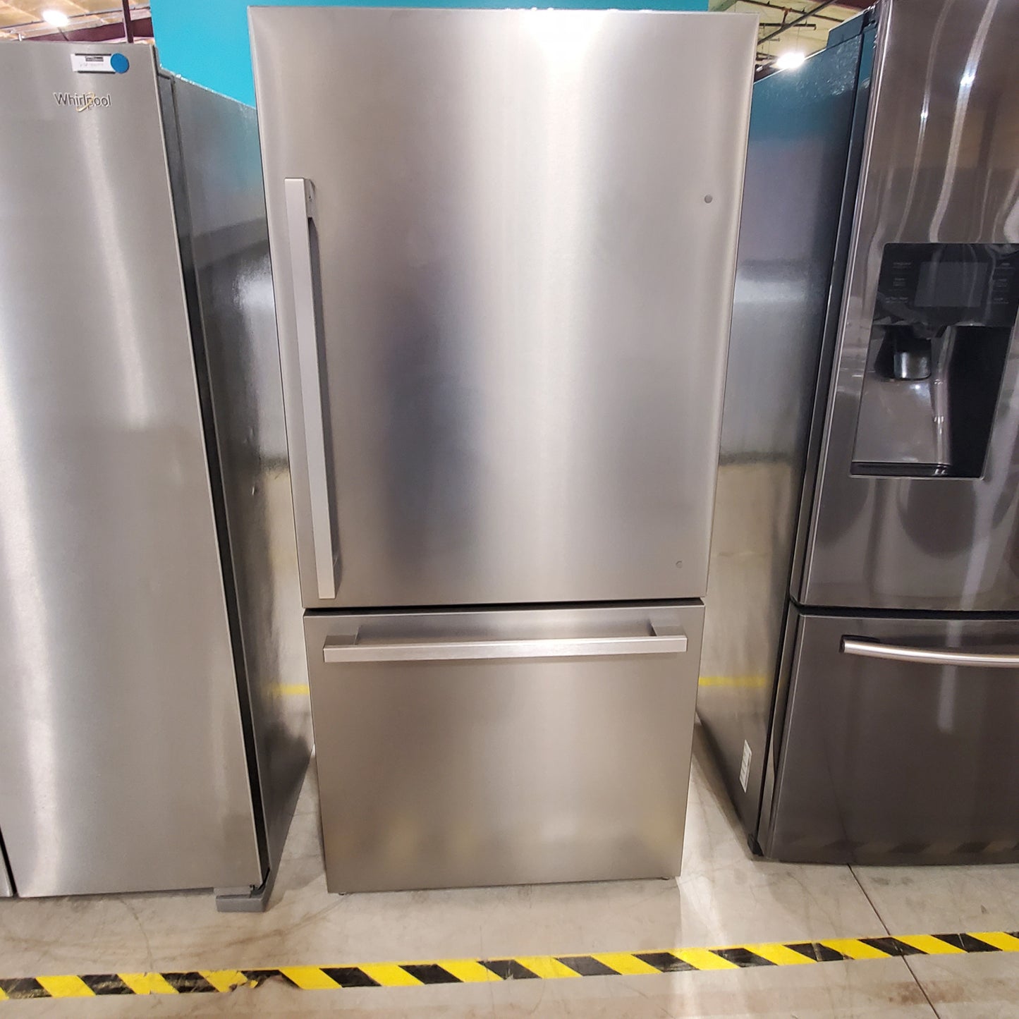 #1584 Liquidation Half Truckload of 17 Neu Processed Appliances in Texas