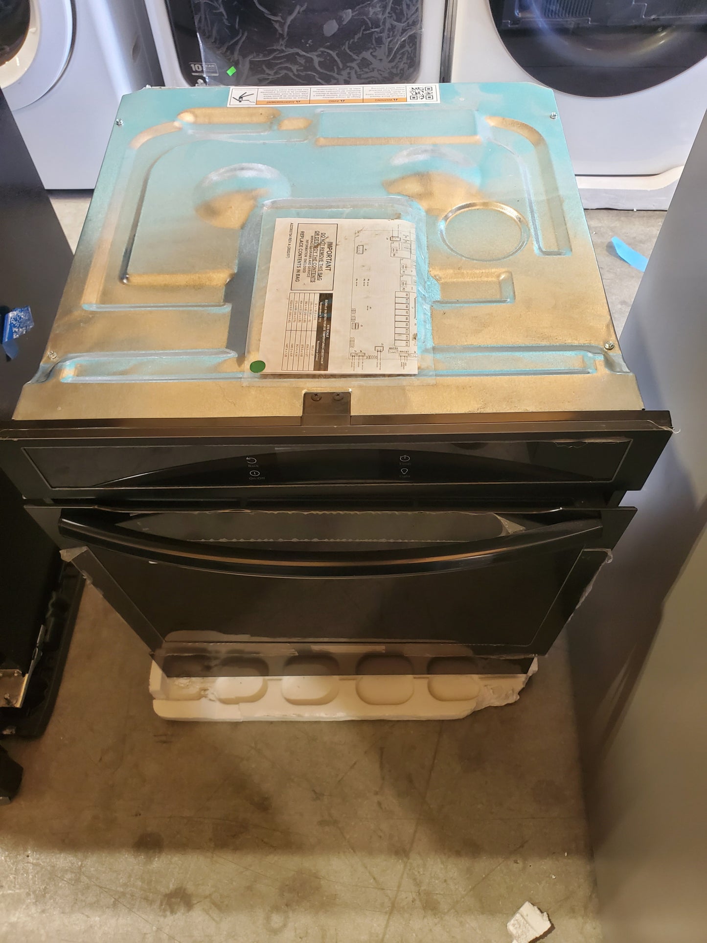#1484 Liquidation Half Truckload of 26 Scratch and Dent Appliances in Texas