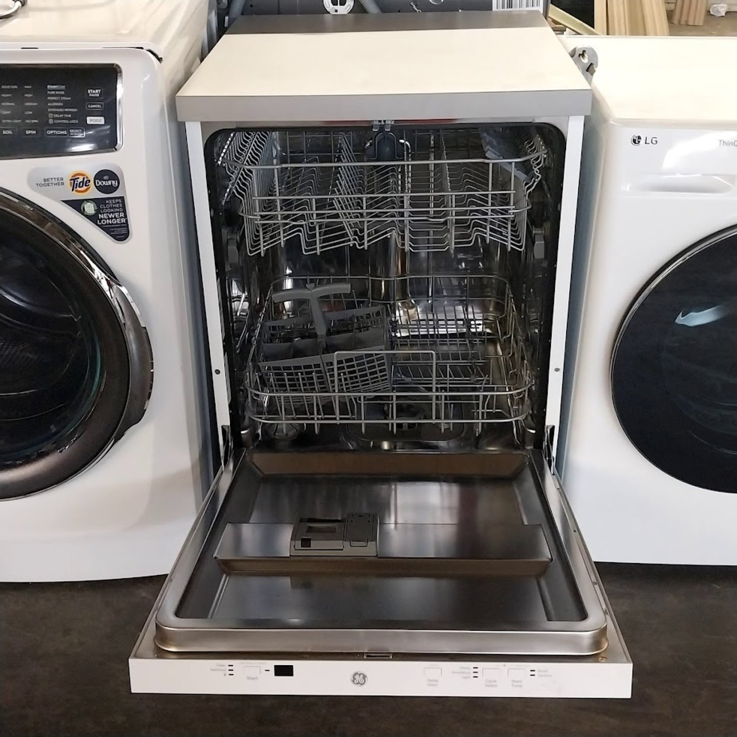 #1412 Liquidation Half Truckload of 25 Customer Return Appliances in South Carolina - Patchwork