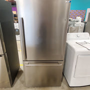 #1584 Liquidation Half Truckload of 17 Neu Processed Appliances in Texas