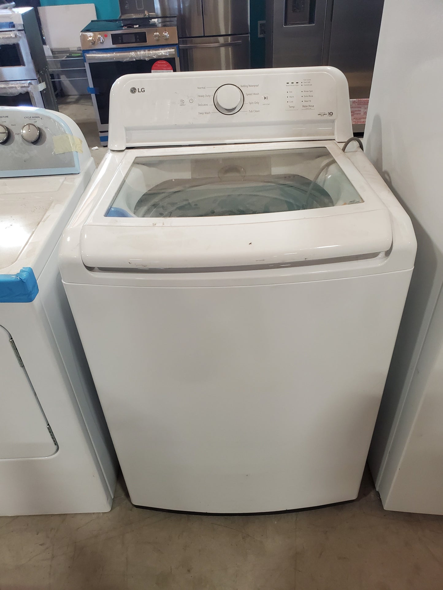 #1484 Liquidation Half Truckload of 26 Scratch and Dent Appliances in Texas