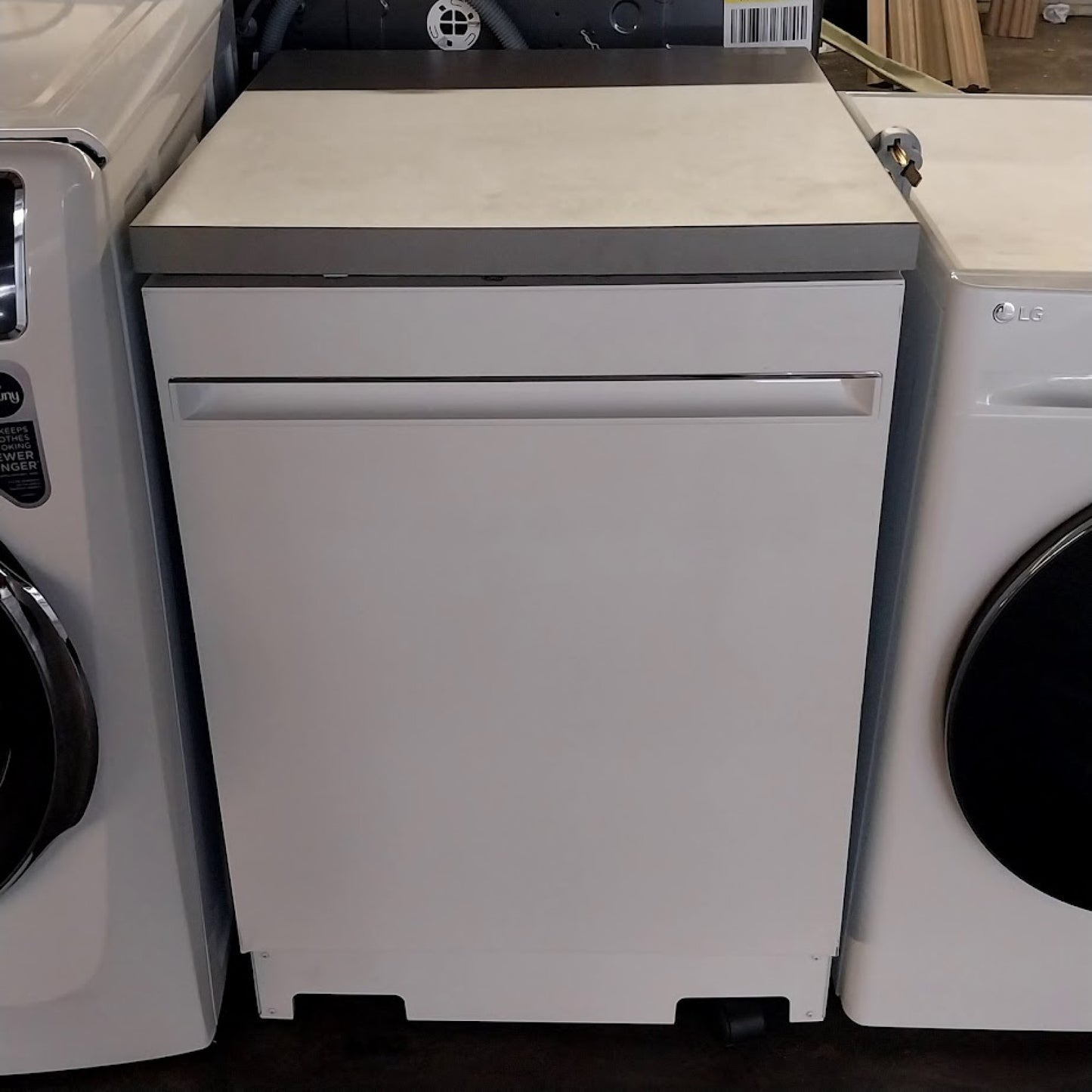 #1412 Liquidation Half Truckload of 25 Customer Return Appliances in South Carolina - Patchwork