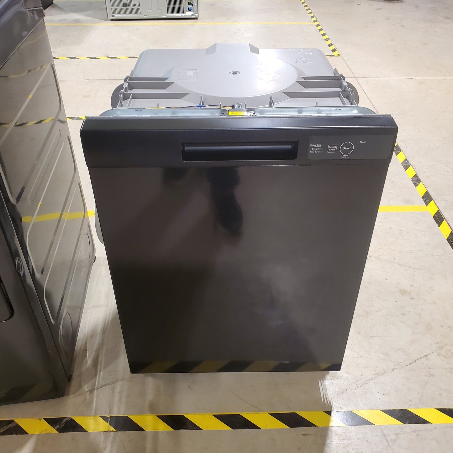 #1584 Liquidation Half Truckload of 17 Neu Processed Appliances in Texas