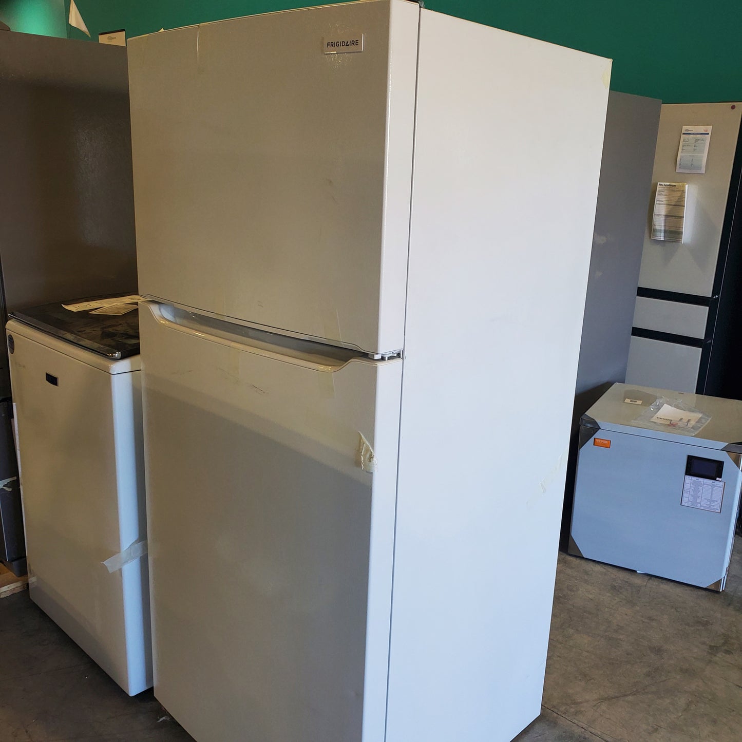 #1470 Liquidation Half Truckload of 20 Scratch and Dent Appliances in Texas