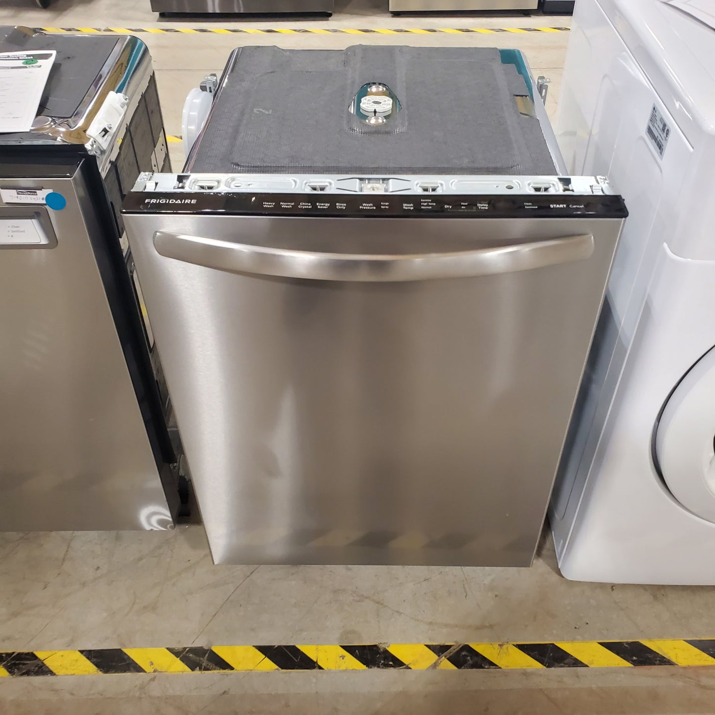 #1584 Liquidation Half Truckload of 17 Neu Processed Appliances in Texas