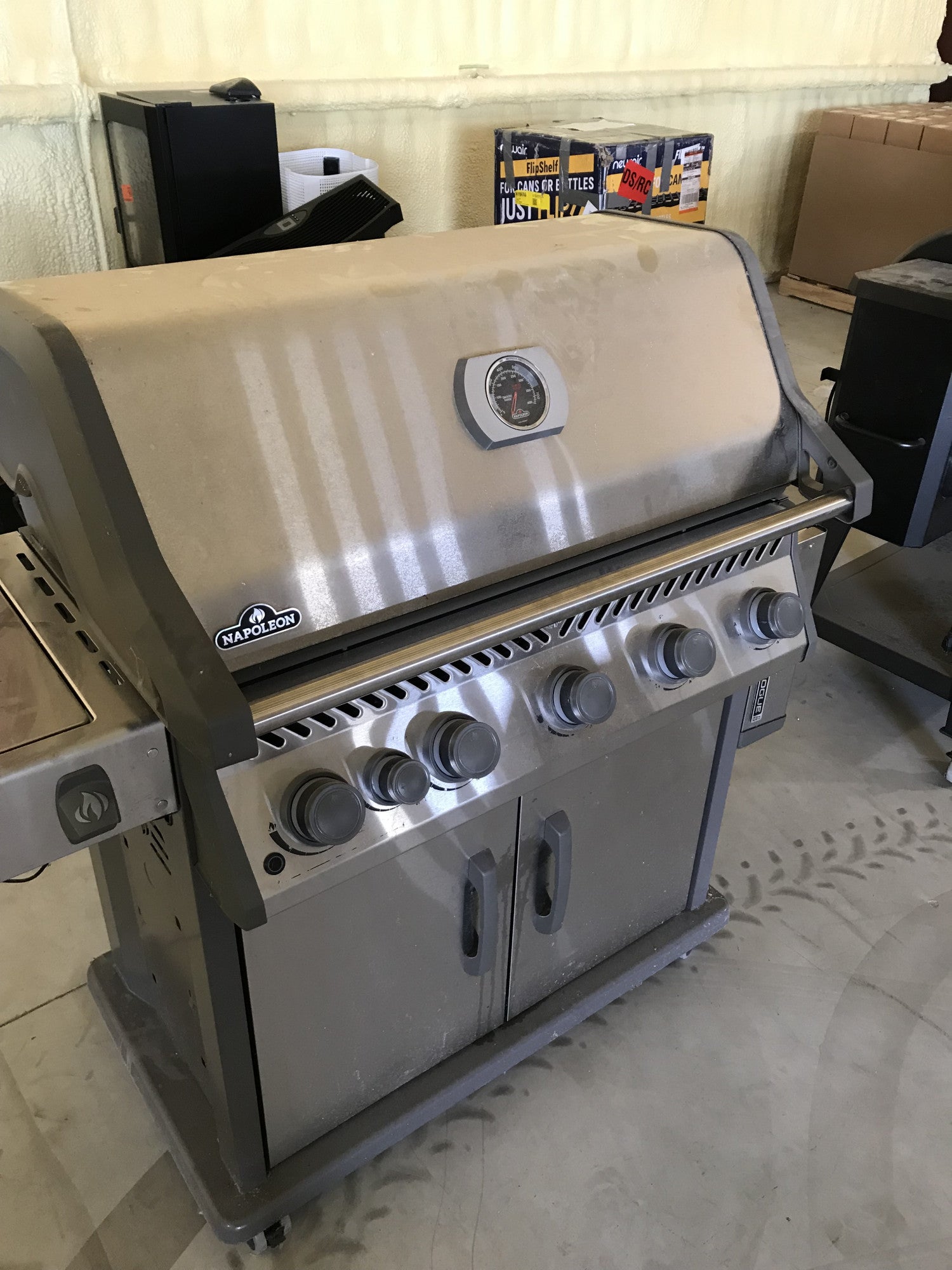 Lot 7 Wholesale Pallet 308 | 3 Customer Return Grills