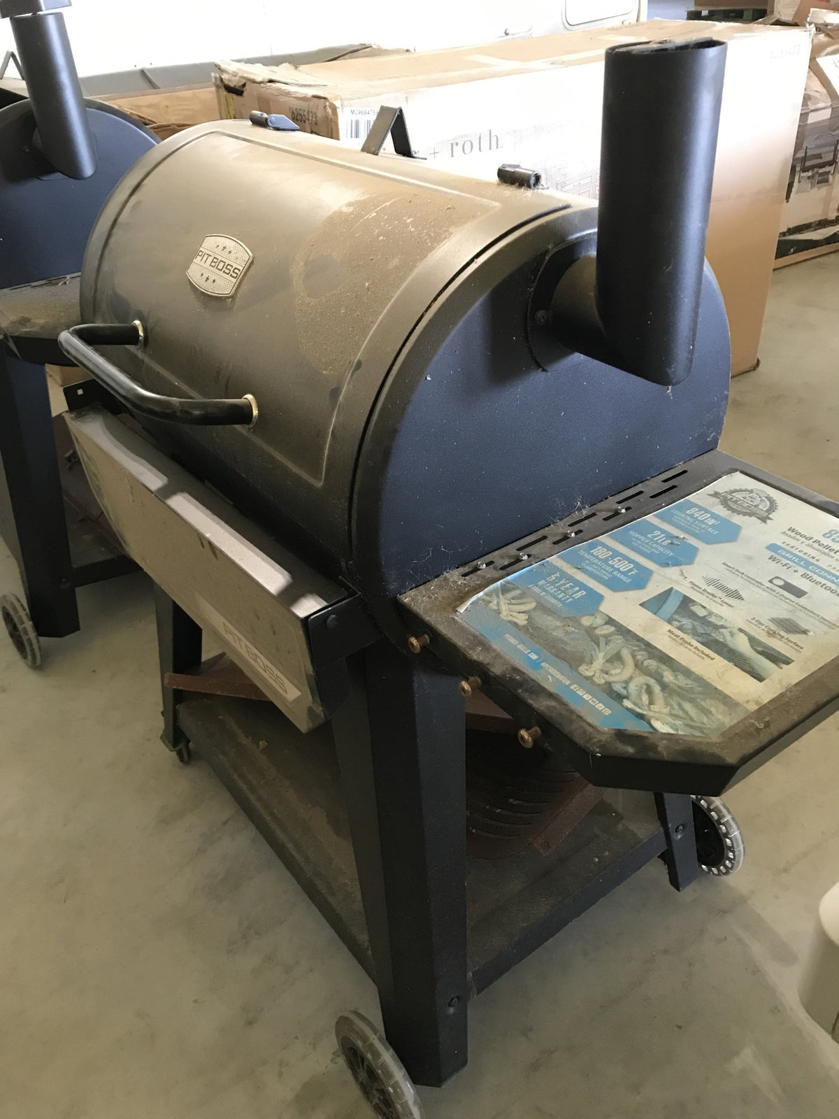 Lot 5 Wholesale Pallet 306 | 3 Customer Return Grills