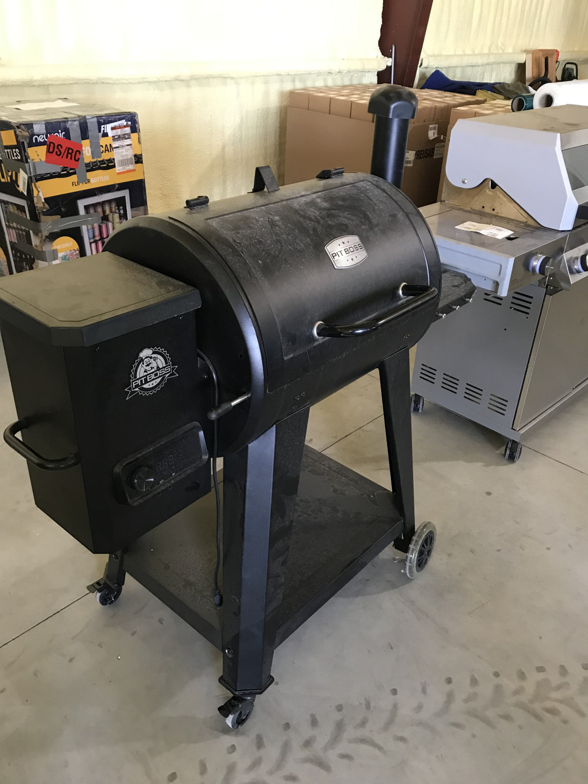 Lot 7 Wholesale Pallet 308 | 3 Customer Return Grills