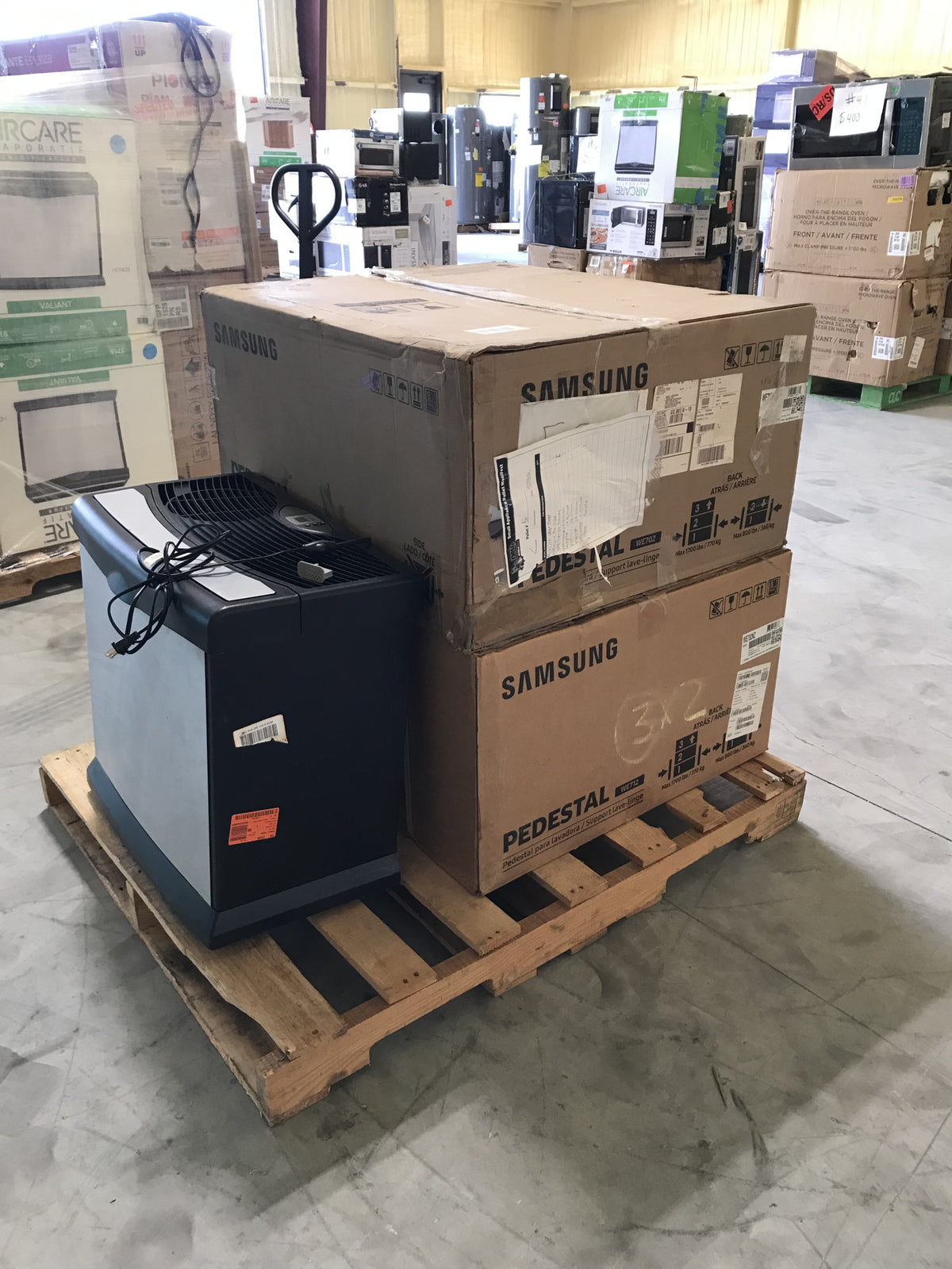 # 50 Wholesale Pallet | 3 Customer Return Accessories