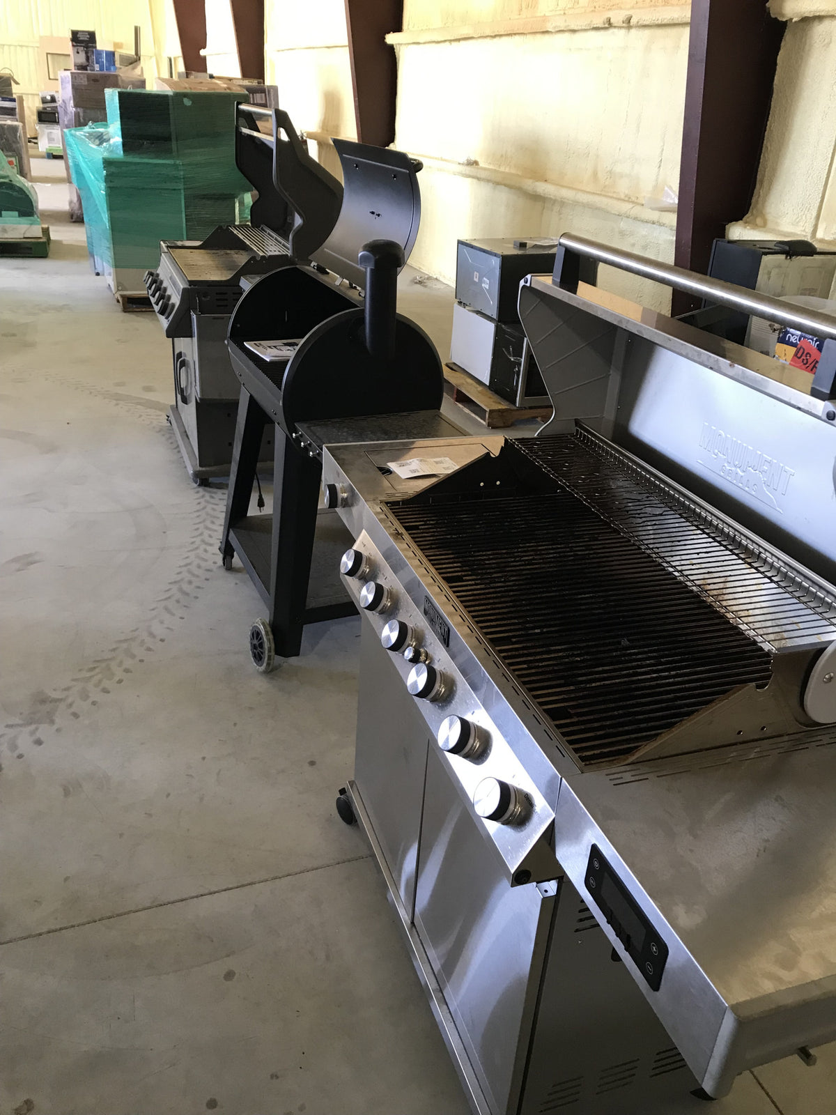 Lot 7 Wholesale Pallet 308 | 3 Customer Return Grills