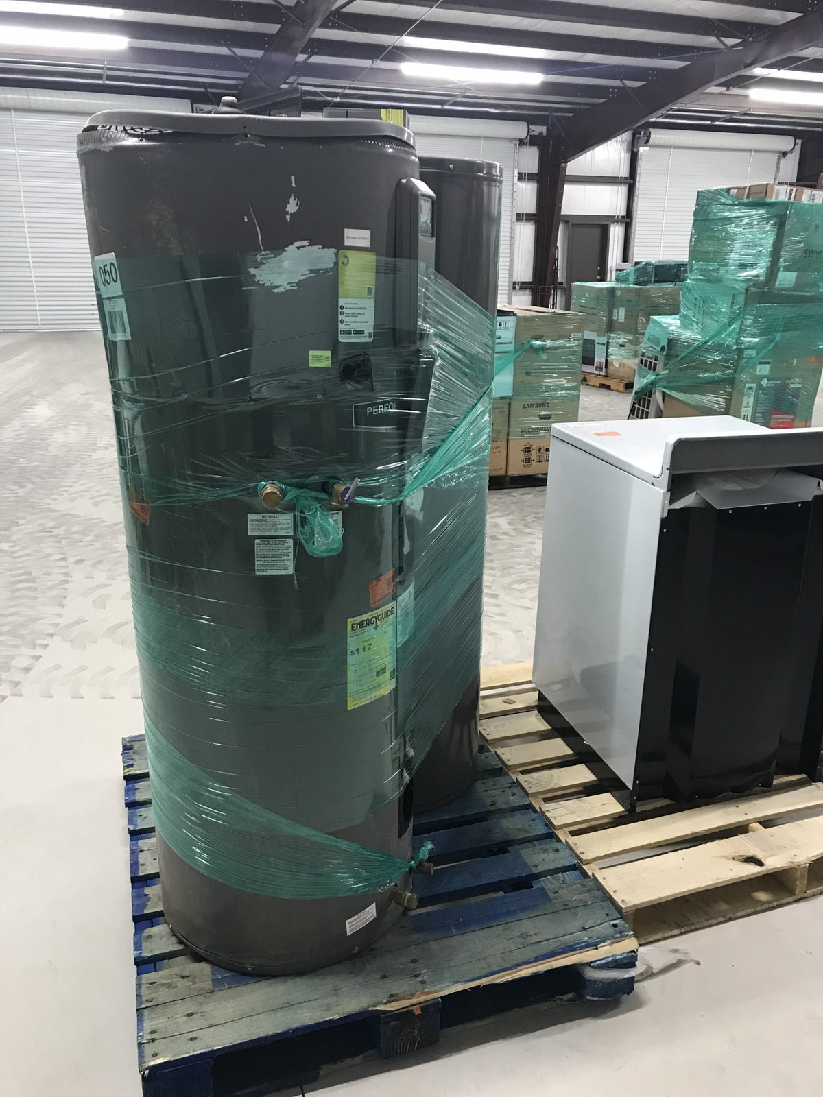 WH Lot 13 Wholesale Pallet | 3 Customer Return Water Heaters