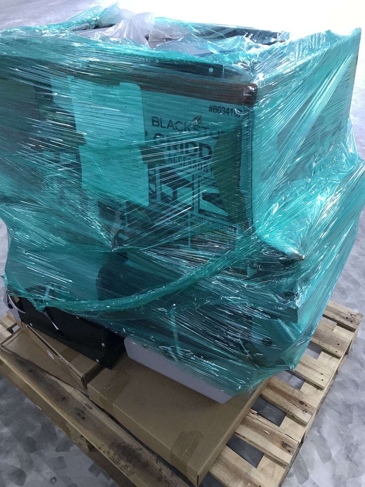 Wholesale Pallet 303 | 3 Customer Return Free Standing
