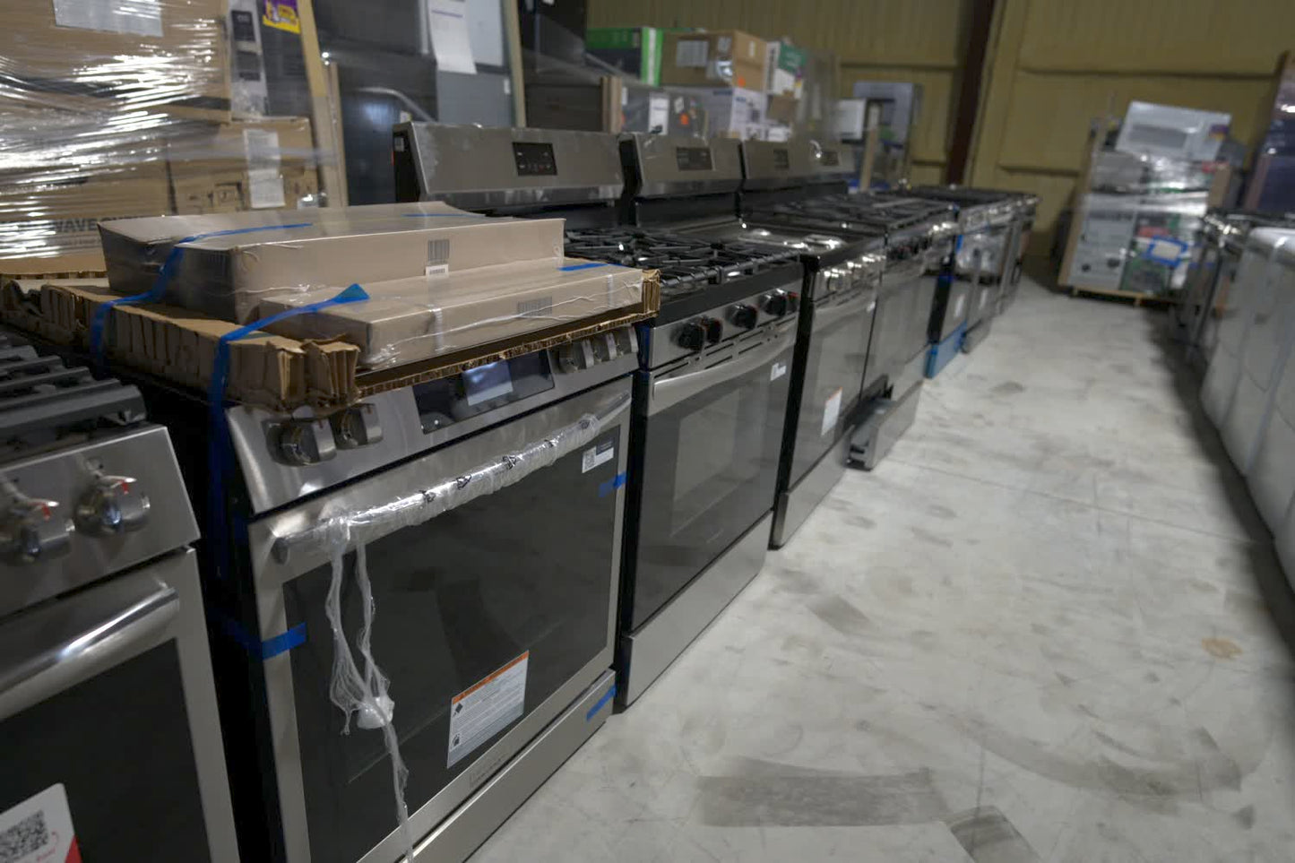 #1717 Liquidation Full Truckload of 82 Scratch and Dent Appliances in Texas