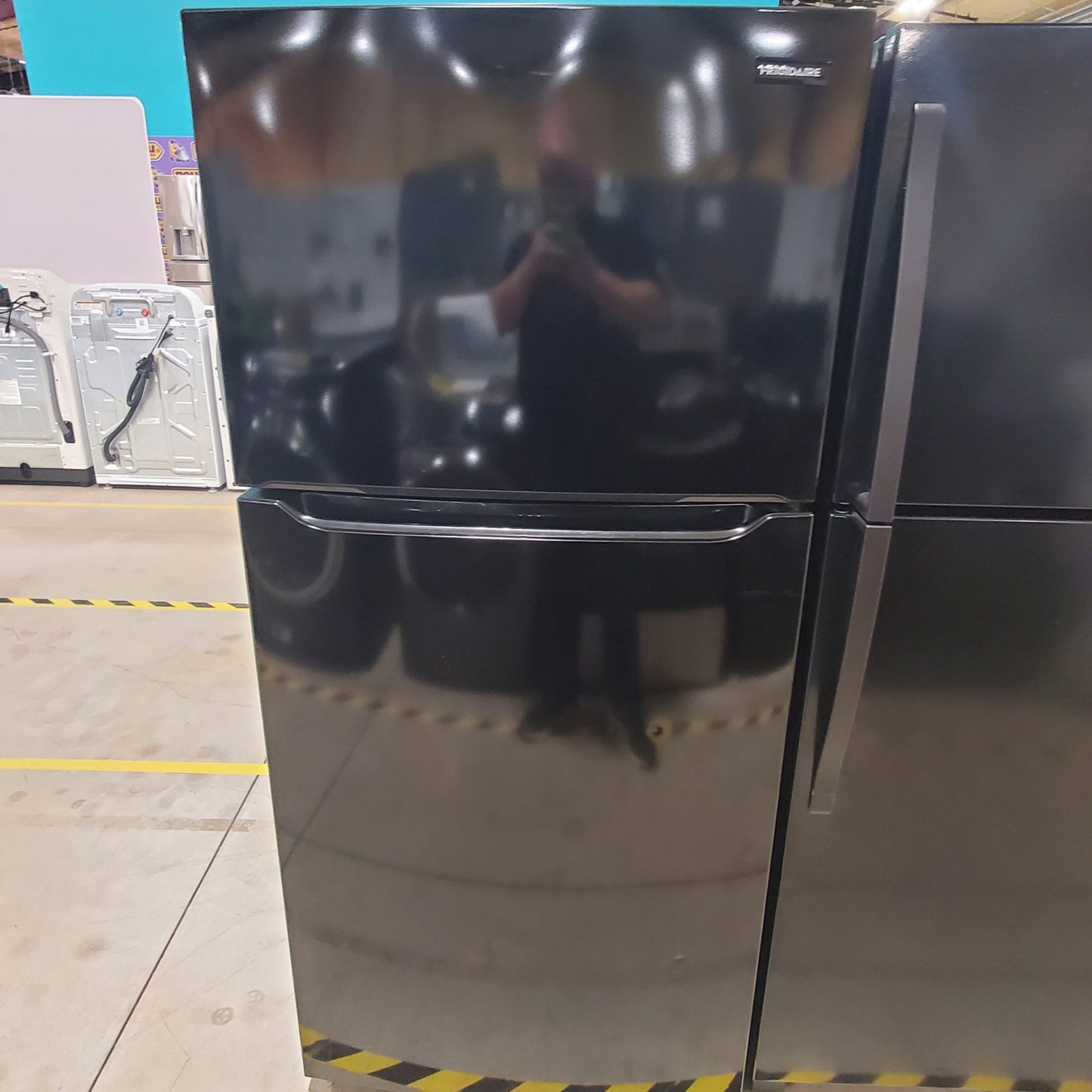 #1568 Liquidation Half Truckload of 30 Neu Processed Appliances in Texas