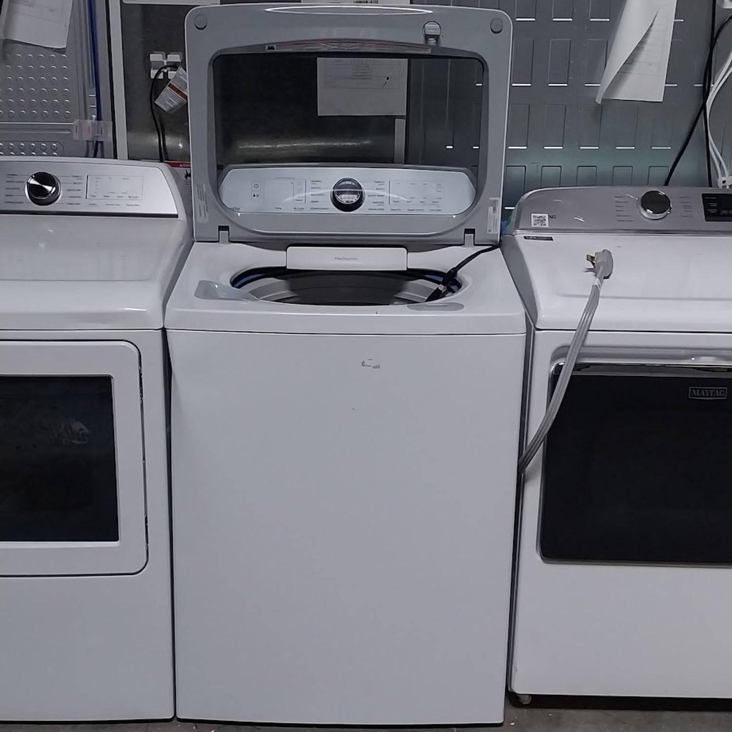 #1486 Liquidation Half Truckload of 25 Customer Return Appliances in South Carolina - Patchwork