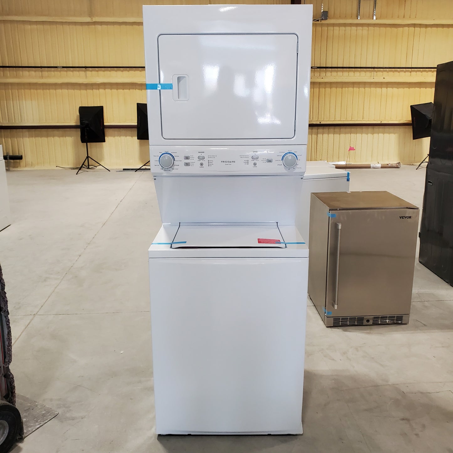 #1216 Liquidation Half Truckload of 14 Neu Processed Appliances in Texas