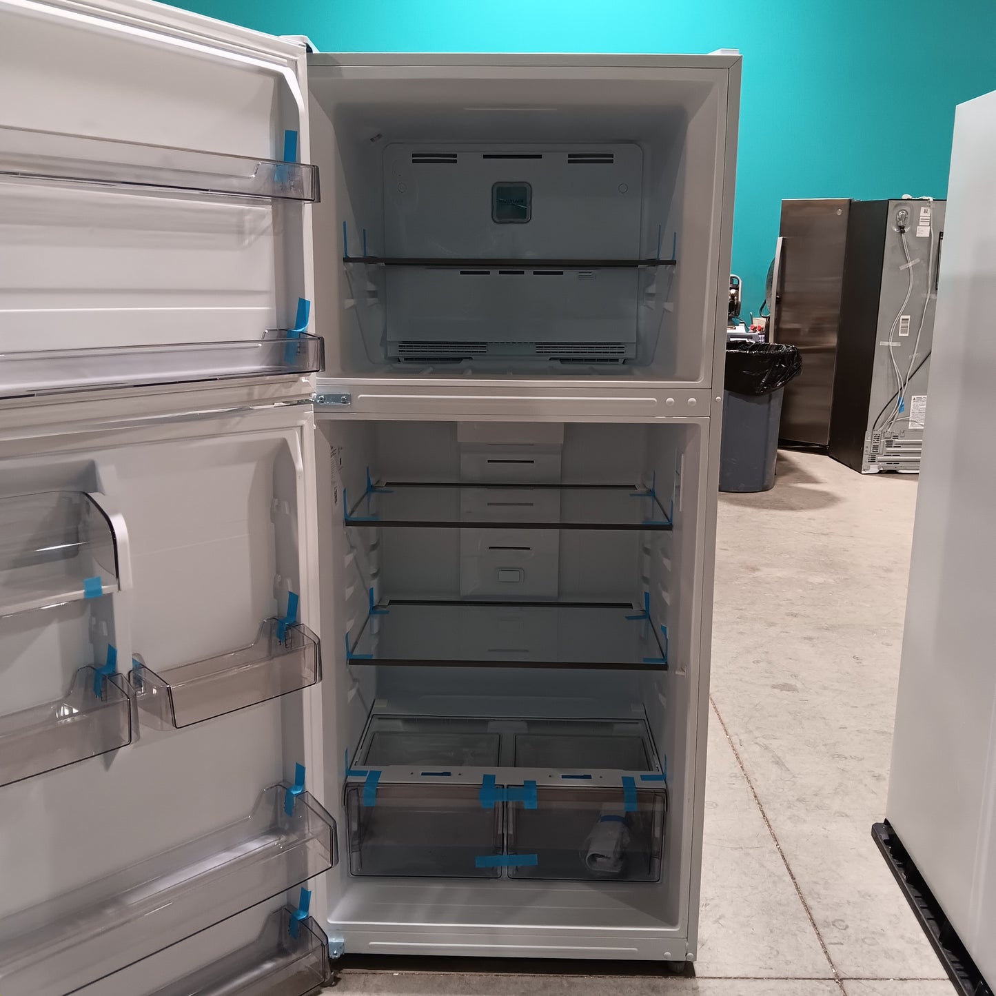 #1548 Liquidation Half Truckload of 10 Neu Processed Appliances in Texas