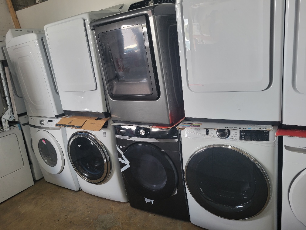examples of Pictures of our liquidated open box or scratch and dent washers and dryers from our Best Buy Wholesale program.