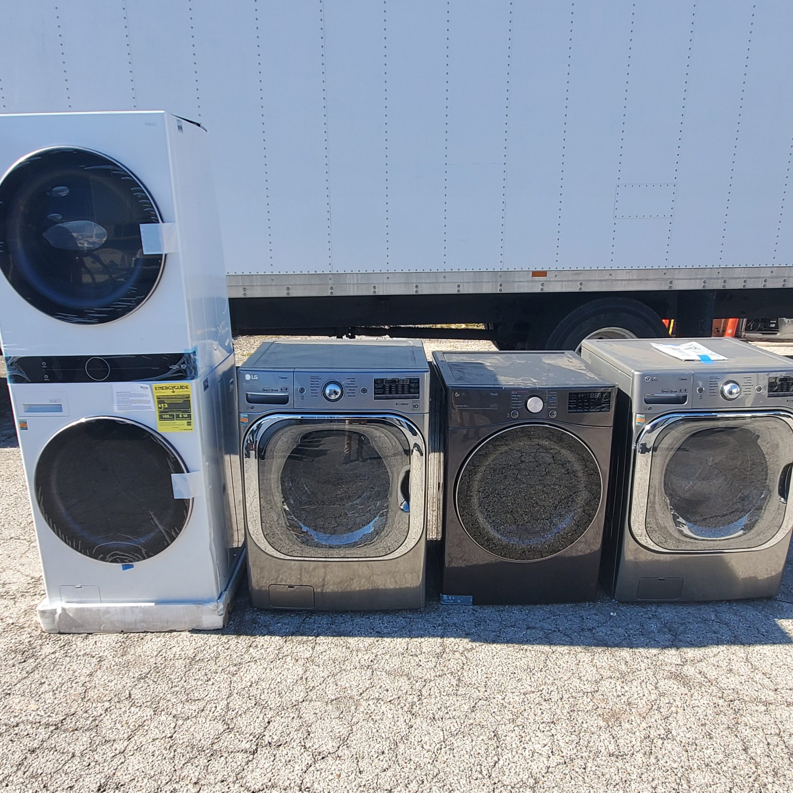 example photos of LG Scratch and dent truck loads contain a wide variety of kitchen and laundry appliances.