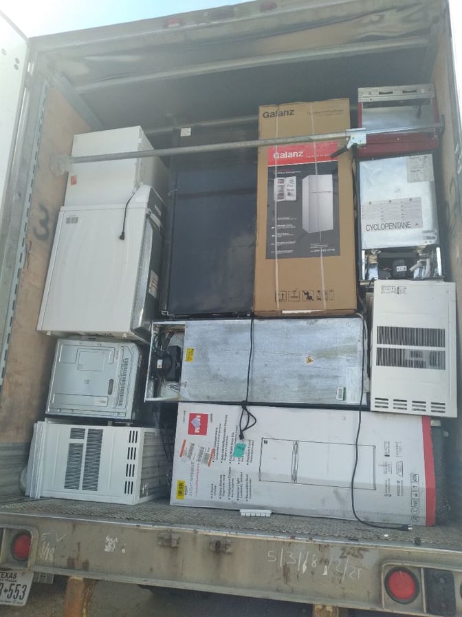 example picture of Full Truckload (over 100 items) of customer return, used and scratch and dent appliances from home depot's liquidation program