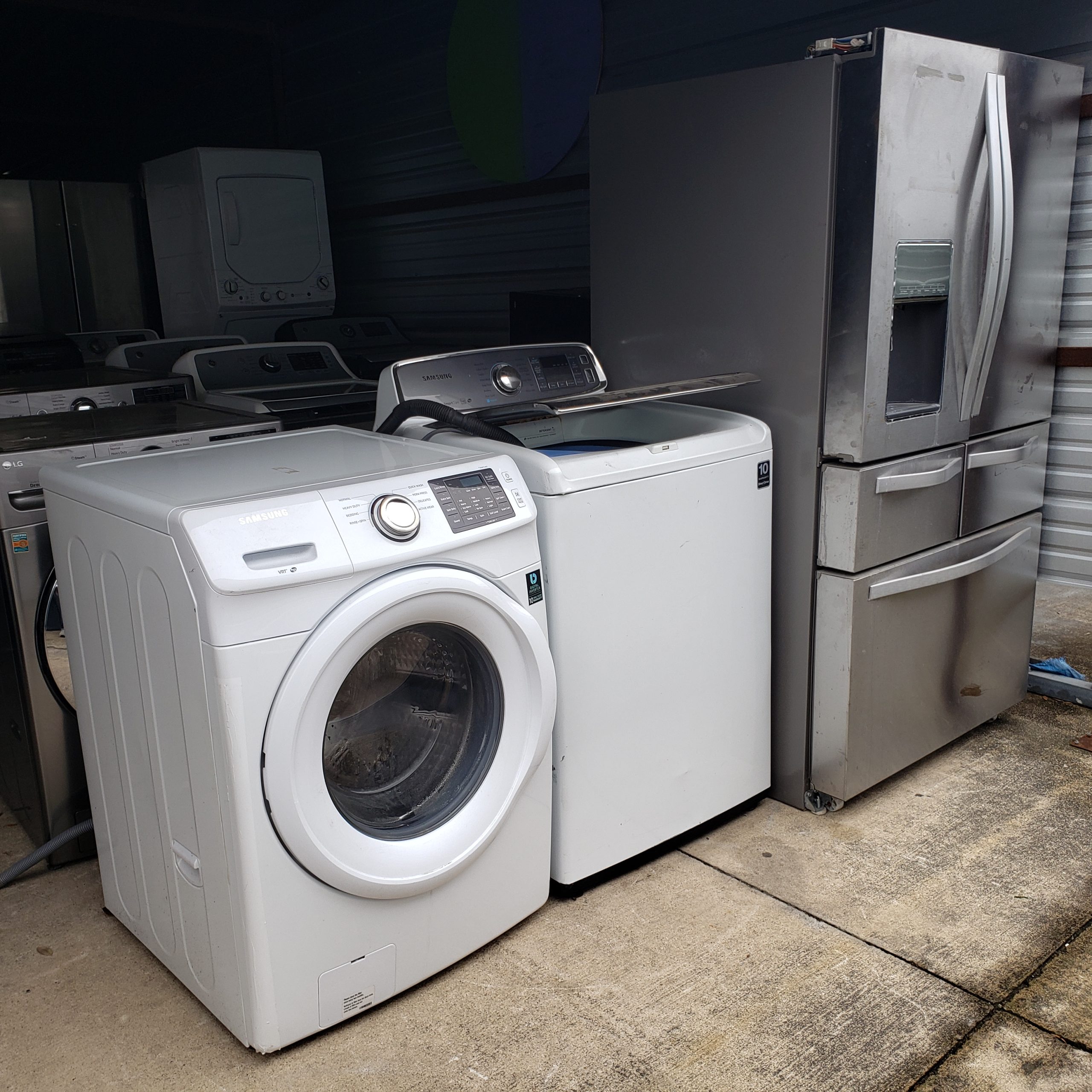 example of Salvage or Broken Appliances for sale by the truckload.