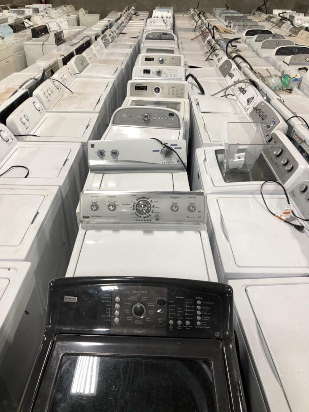 example pictures showing We sell Bulk Used Untested Haul Away Appliances by the truckload!