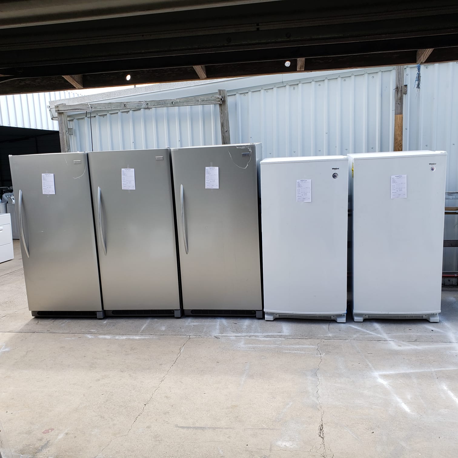 example Pictured are scratch and dent stand up freezers from our liquidation programs.