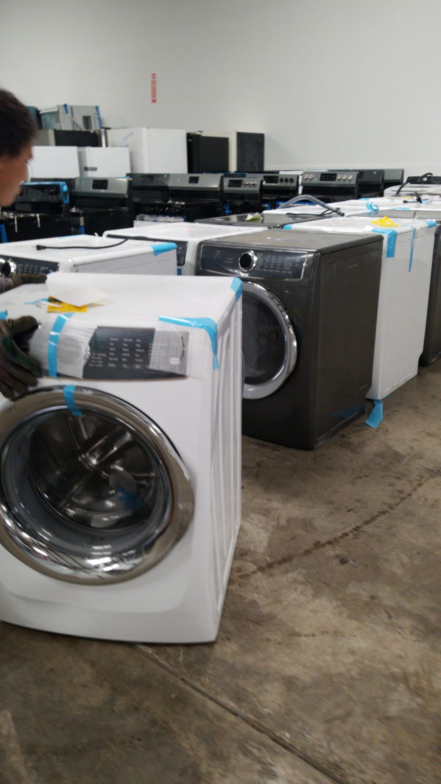 example of Scratch and dent Frigidaire front load washers and dryers are common to see in our wholesale manifests.